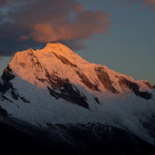 Huandoy (6 395 m) v pohoří Cordillera Blanca, Peru. (M. Holeček)