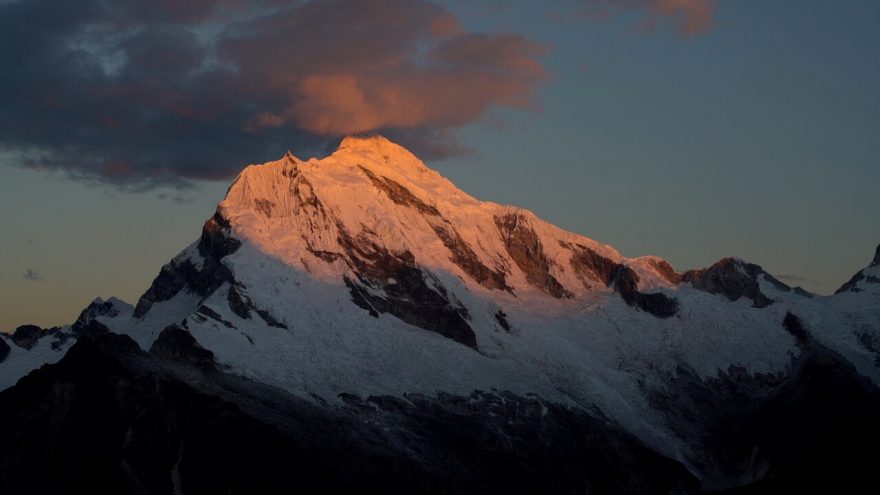 Huandoy (6 395 m) v pohoří Cordillera Blanca, Peru. (M. Holeček)