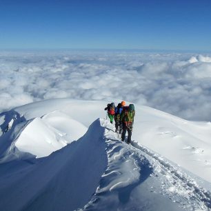 Samotný výstup na Mont Blanc normální cestou není nijak technicky náročný, největším problémem hlavních výstupových tras je nadmořská výška.