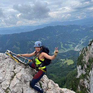 Ferata Franz Scheikl Naturfreunde Klettersteig stoupá severními svahy vrcholu Hochlantsch, rakouské Alpy