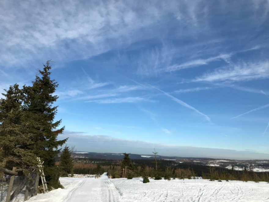 Přejezd Krušných hor na běžkách.