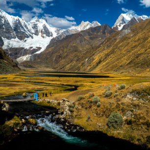 Choquequirao trek je jedna z krásných cest v Peru, kterou málokdo chodí a která vede nádhernými zelenými, ale především obrovskými horami.