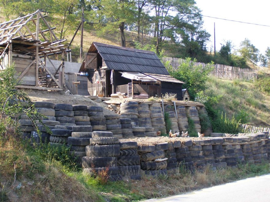 Začátky recyklace, kdesi na Balkáně.