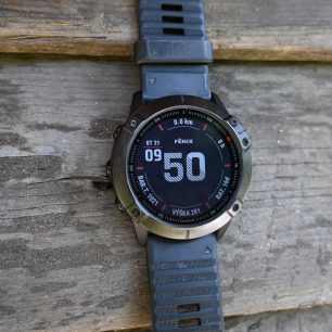Základní obrazovku je možno modifikovat a přizpůsobovat potřebám uživatele - Garmin Fenix 6X PRO