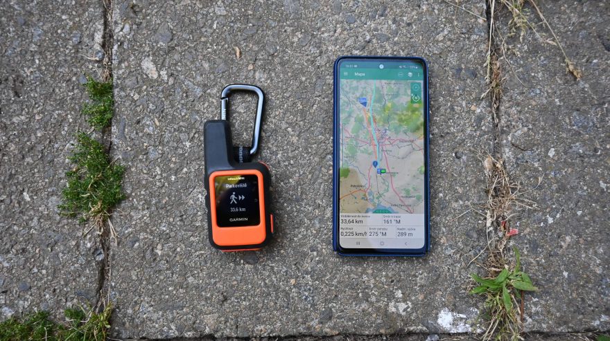 Na displeji mobilu s aplikací Earthmate získáváte ještě podrobnější informace o vaší poloze včetně mapy