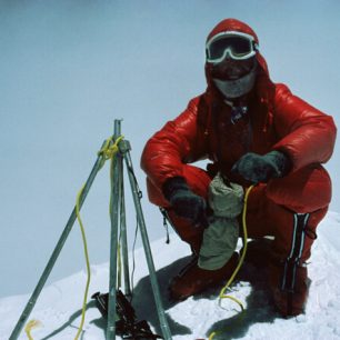 Reinhold Messner na vrcholu Mount Everest v roce 1978.