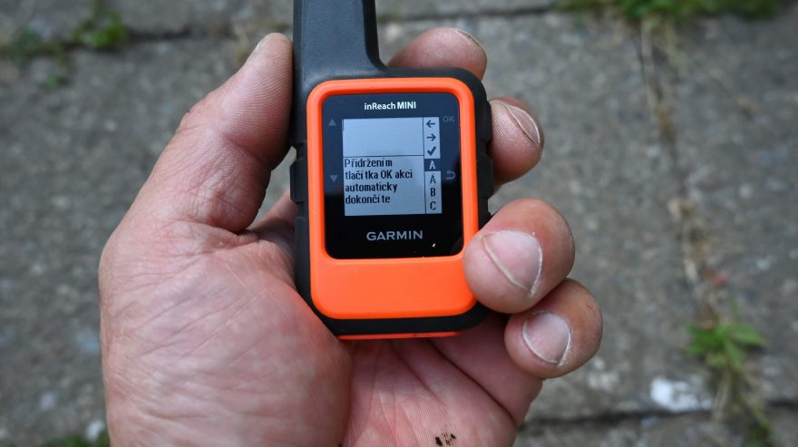 Obrazovka pro psaní zpráv - Garmin inReach Mini
