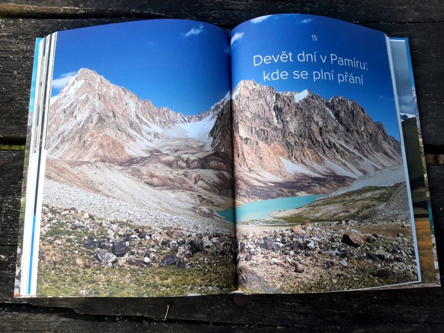 Každou kapitolu uvádí velkoformátová fotografie. Místa, kam se nechodí, Jakub Venglář