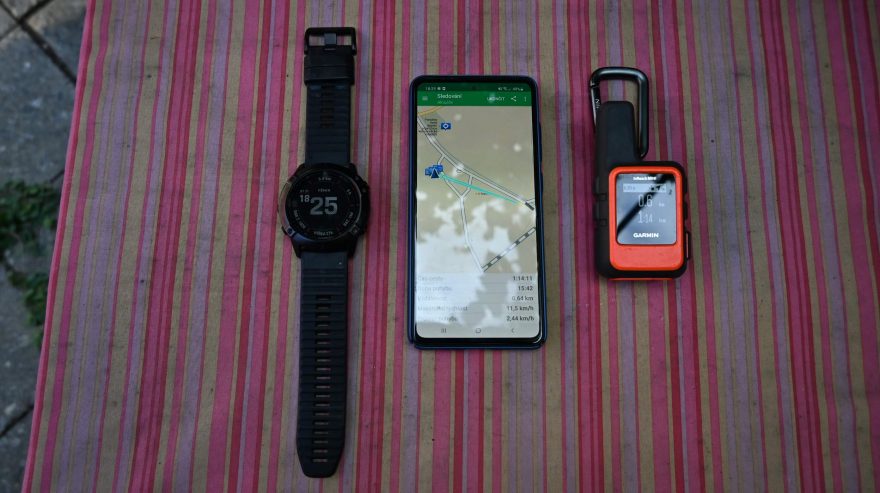 Všechno spárované dohromady - hodinky Garmin Fenix 6X PRO, mobil s aplikací Earthmate a Garmin inReach Mini
