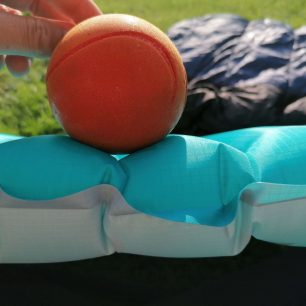 Porovnání tloušťky karimatky Zulu Moonlight mummy.