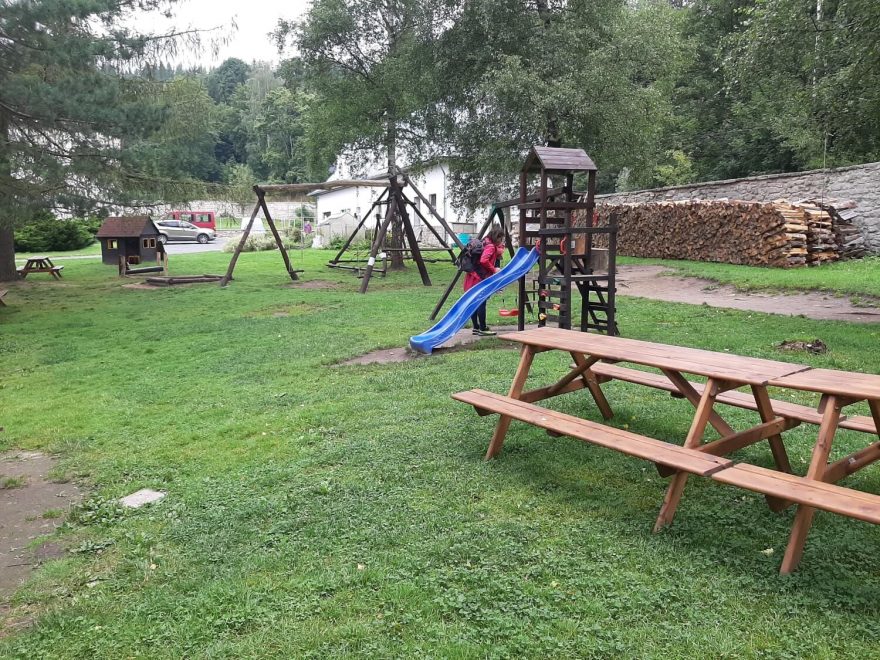 Hřiště, Jiráskovy skály, Bischofstein