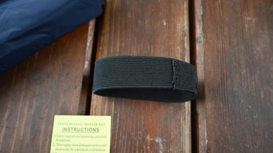 Široká guma a opravná sada jako příslušenství ke karimatce ZULU Alex