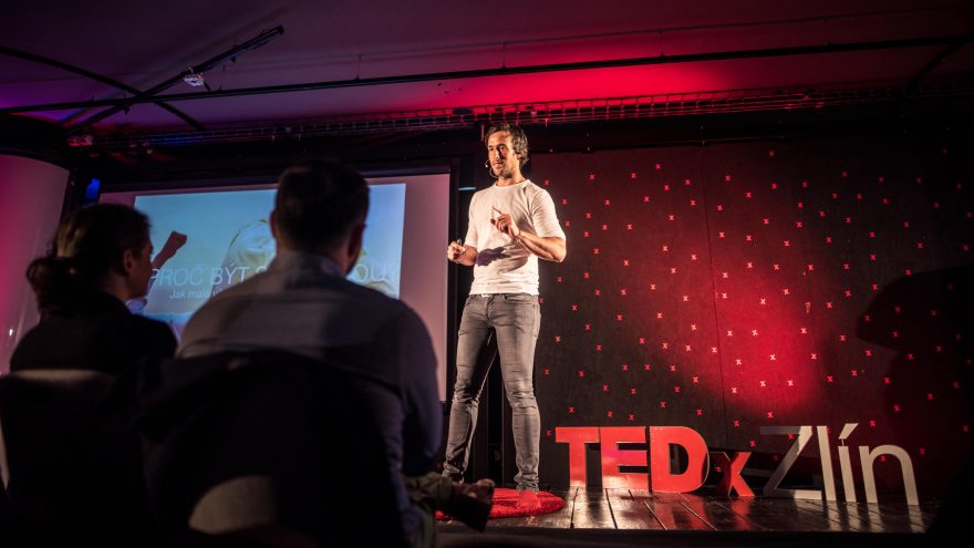 Vít Schlesinger, zakladatel Sporthacking institutu, na TEDx Zlín.