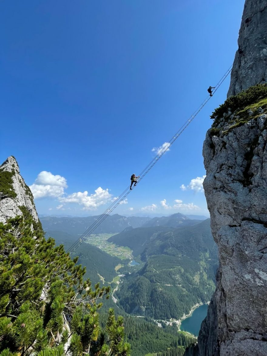 Vzdušný 40 metrů dlouhý žebřík Riesenleiter - Via ferrata Intersport Donnerkogel Klettersteig, Solná komora, Salzkammergut, rakouské Alpy. Foto Jana Souralová