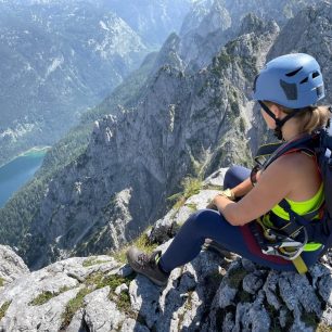 Výhledy na jezero Gosausee z feraty Intersport Donnerkogel Klettersteig, Solná komora, Salzkammergut, rakouské Alpy. Foto Jana Souralová