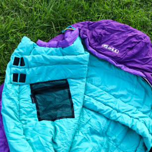 U všech typů testovaných spacáků Boll najdete na vnitřní straně praktickou síťovanou kapsičku na zip. Boll Stellar.