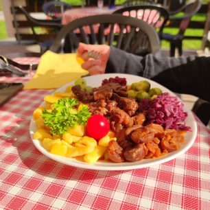 Místní gastronomie. Okruh kolem 5 jezer, Pizol, 5-Seen-Wanderung, švýcarské Alpy