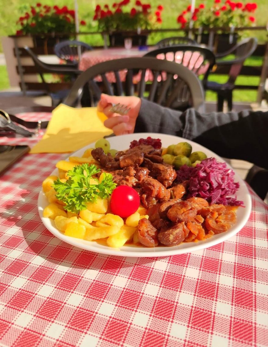Místní gastronomie. Okruh kolem 5 jezer, Pizol, 5-Seen-Wanderung, švýcarské Alpy