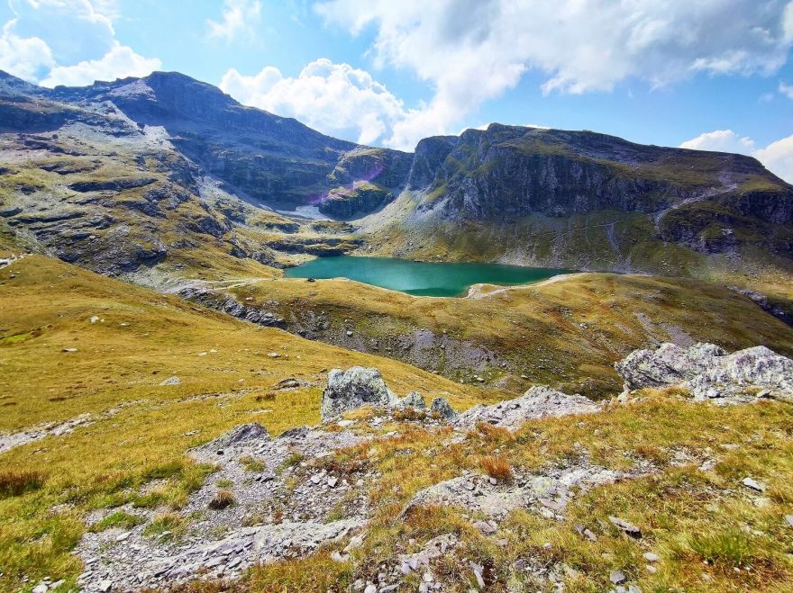 Scenerie jezera Schwarzsee. Okruh kolem 5 jezer, Pizol, 5-Seen-Wanderung, švýcarské Alpy