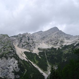 Mojstrovka ze sedla Vršič, Julské Alpy, Slovinsko.