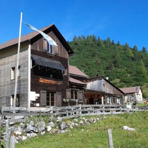 Chata Hochmoelbing Huette, Totes Gebirge, rakouské Alpy.