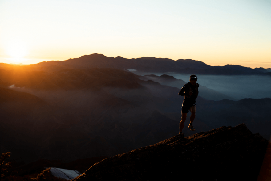 Čelovka Ledlenser Neo 10R je vhodná pro výběhy za dlouhých podzimních a zimních večerů.