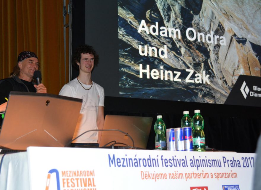 Adam Ondra a Heinz Zak na Mezinárodním festivalu alpinismu v Praze.