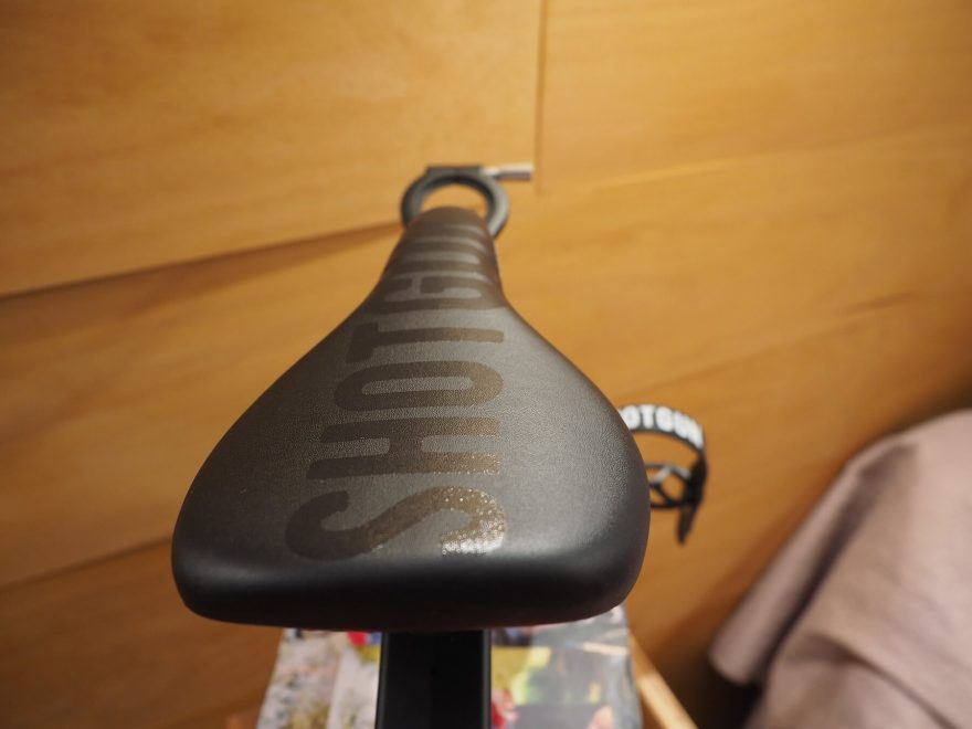 Detail sedla Shotgun Pro.