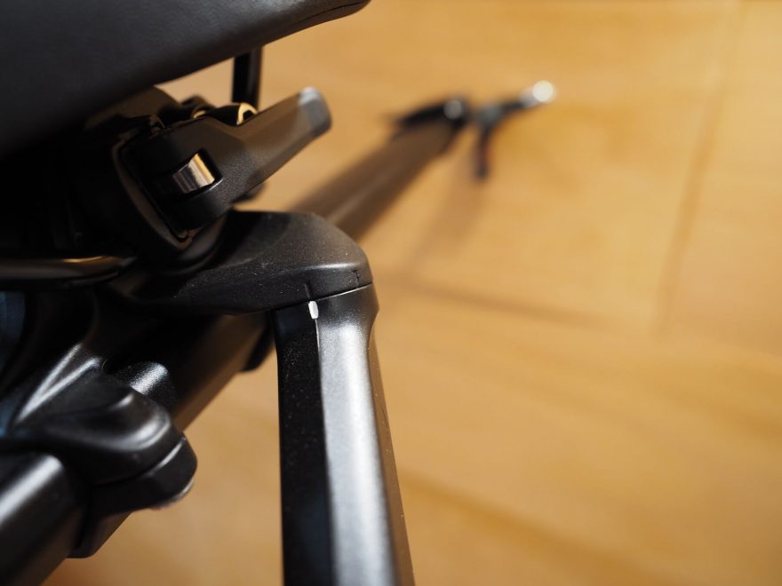 Pro širší rámy nebo elektrokola lze nastavit široké postavení stupaček Shotgun Pro. Stupačky by vždy měly být kolmo k rámu kola.