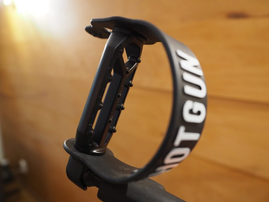 Stupačky Shogun Pro jsou vybaveny piny, jak je známe z platformových pedálů.