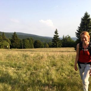 Herečka Barbora Mudrová prošla přes 1000 km po severní hranici republiky po dálkové trase Stezka Českem.
