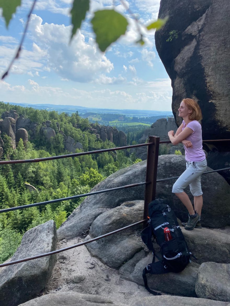 Herečka Barbora Mudrová prošla přes 1000 km po severní hranici republiky po dálkové trase Stezka Českem.