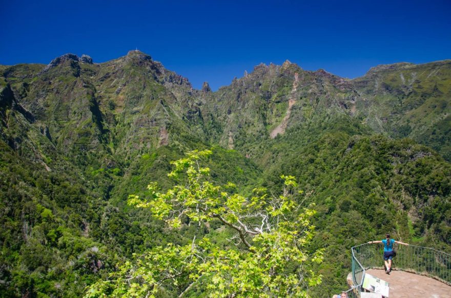 Za malou zacházku stojí vyhlídka Balcoes podél Levády do Juncal. Madeira