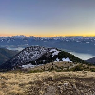 Stmívání na vrcholu Schafberg, Solná komora, rakouské Alpy