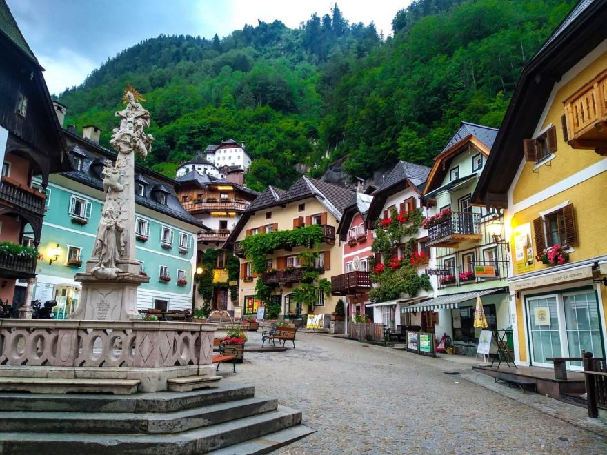 Proslulé malebné městečko Hallstatt je zapsané na seznamu světového dědictví UNESCO, Rakousko, Alpy