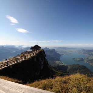 Vyhlídková plošina na vrcholu Schafberg. Solná komora, rakouské Alpy