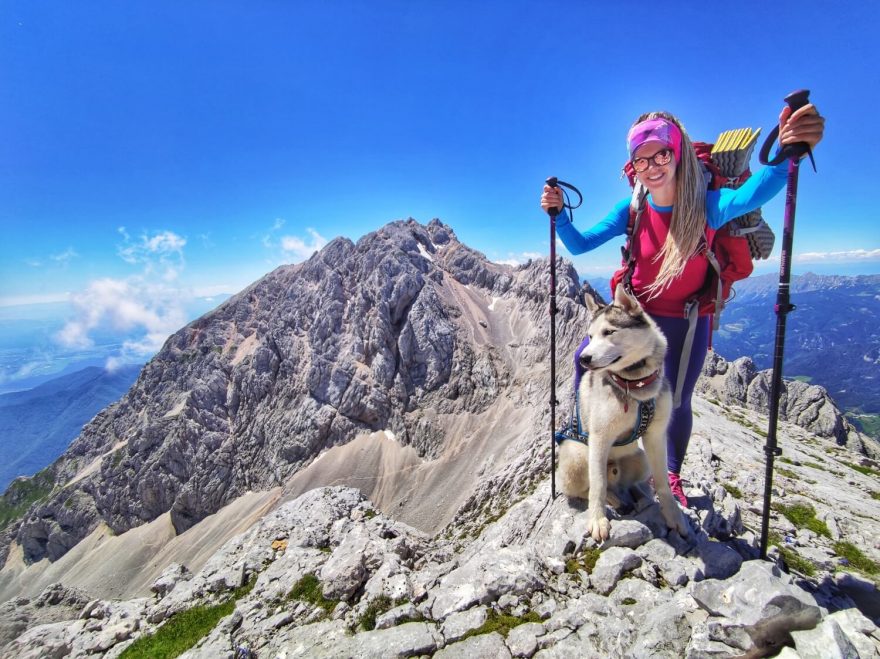 Lucka Kutrová při výšlapu na Grintovec, Slovinsko