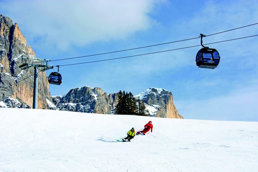 Ski resort Carezza - Karersee leží na jihozápadě Dolomit. Lanovka König Laurin Bahn