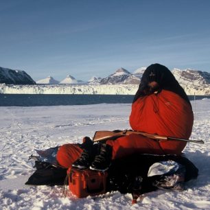 Noční hlídka na polární expedici.