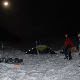 Někdy je i v zimě možné postát venku nalehko.