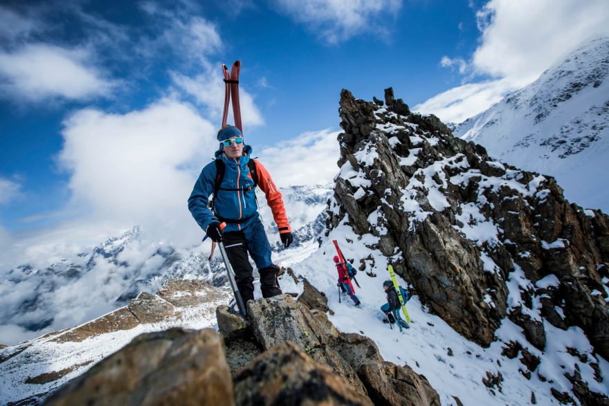 Kapesní cepín Ortovox Pocket Spike se hodí jako záložní cepín pro krátké výšvihy např. v závěru skialpové túry.