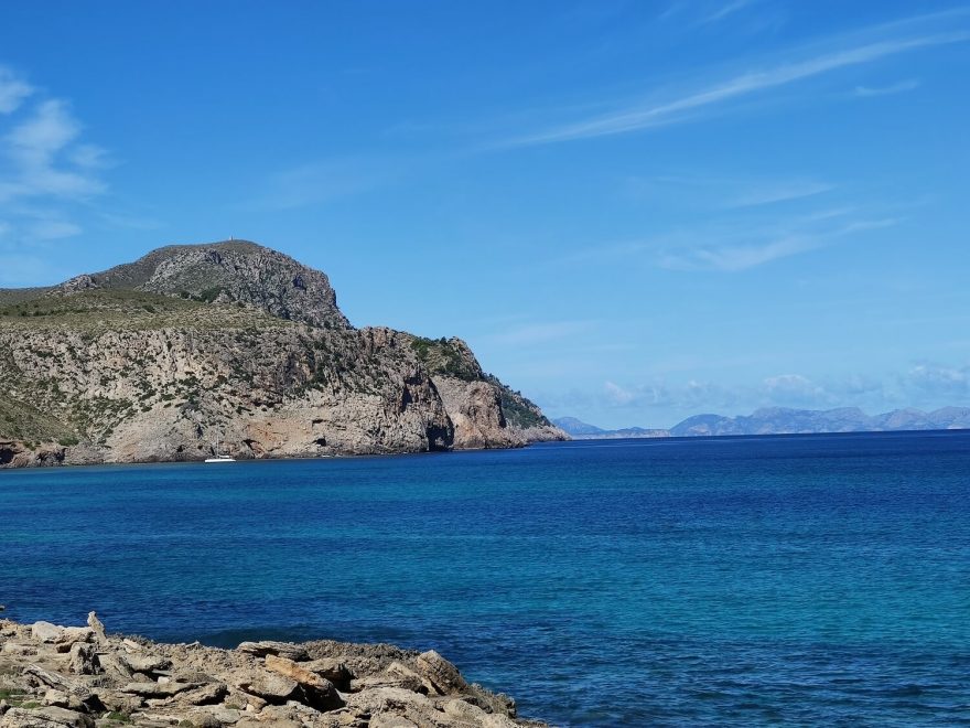 GR 222 vede z části podél nedotčeného pobřeží Mallorky.