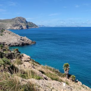 GR 222 vede z části podél nedotčeného pobřeží Mallorky.