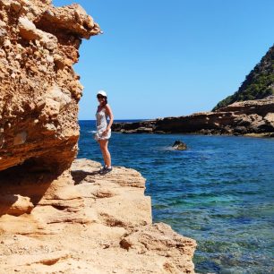 Divoké útesy na severovýchodě ostrova Mallorca. GR 222