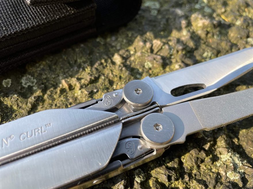 MULTITOOL LEATHERMAN CURL - pojistka čepele a pilníku .