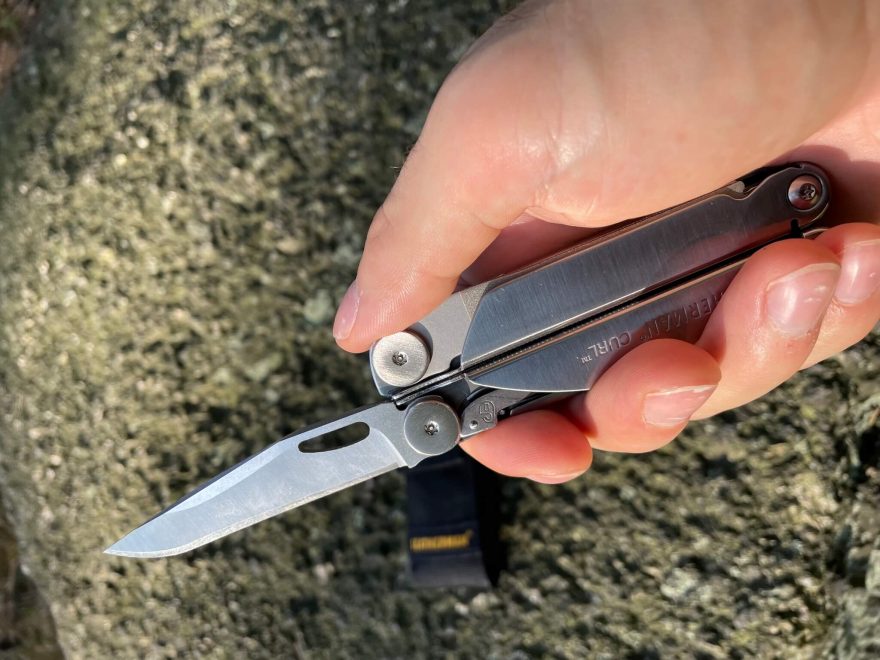 MULTITOOL LEATHERMAN CURL - při používání nože.