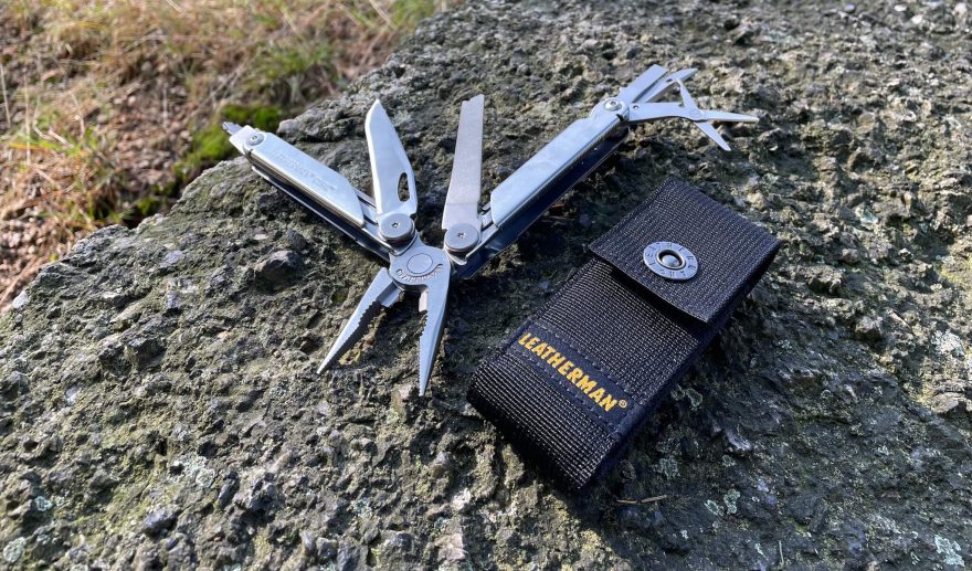 MULTITOOL LEATHERMAN CURL - v otevřeném stavu včetně pouzdra.