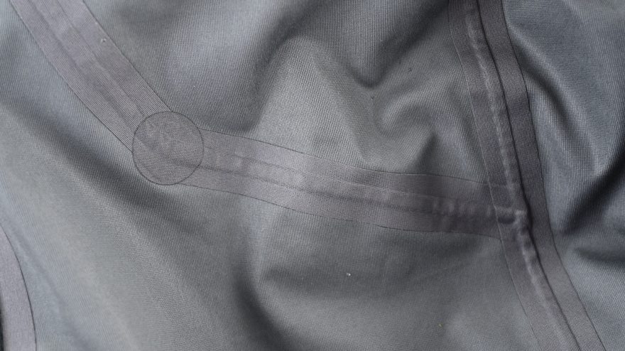 Kvalitní tejpování na bundě DIRECT ALPINE ICON