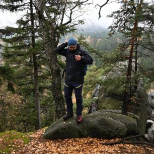 Testování v deštivých skalách při celodenním výletě - DIRECT ALPINE ICON