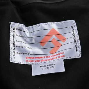 Tradiční štítek alá DIRECT ALPINE nechybí ani na bundě ICON